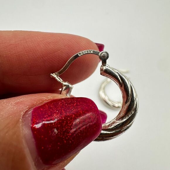 SALE! Classic Sterling silver hoop earrings! - Picture 6 of 7